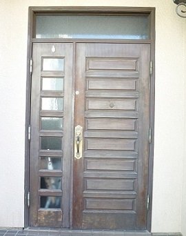 木製玄関ドア再塗装練馬区、工事前 木製玄関ドア塗装工事前、練馬区3